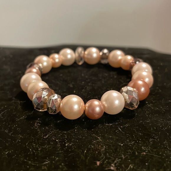 8” white, cream & pinkish round simulated pearl & beads stretch bangle bracelet - Picture 1 of 11